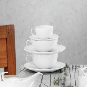 Białe porcelanowe  filiżanki